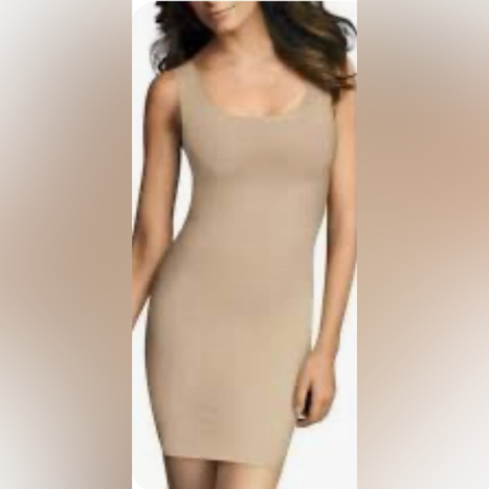 NWT Maidenform Nude Scoop Neck Bodycon‎ Shapewear Slip, Medium